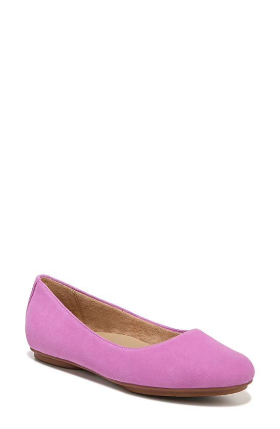 Naturalizer True Colors Maxwell Flat In Rose Pink Suede