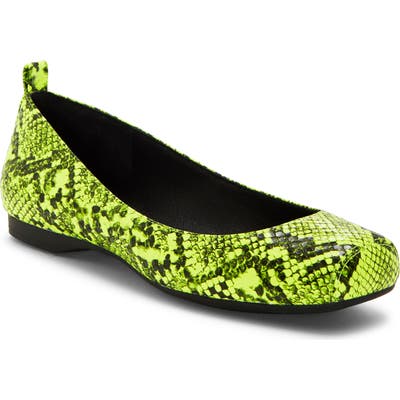 Jessica Simpson Mickella Flat- Yellow