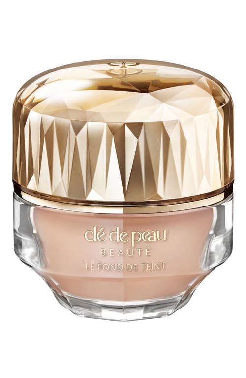 Shop Clé De Peau Beauté The Foundation Spf 22 In Light Medium Beige