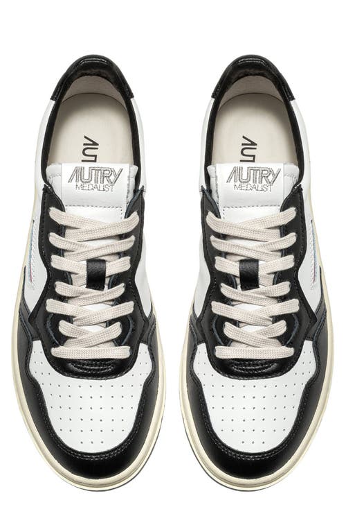 Autry Medalist Sneakers In Wht/blk