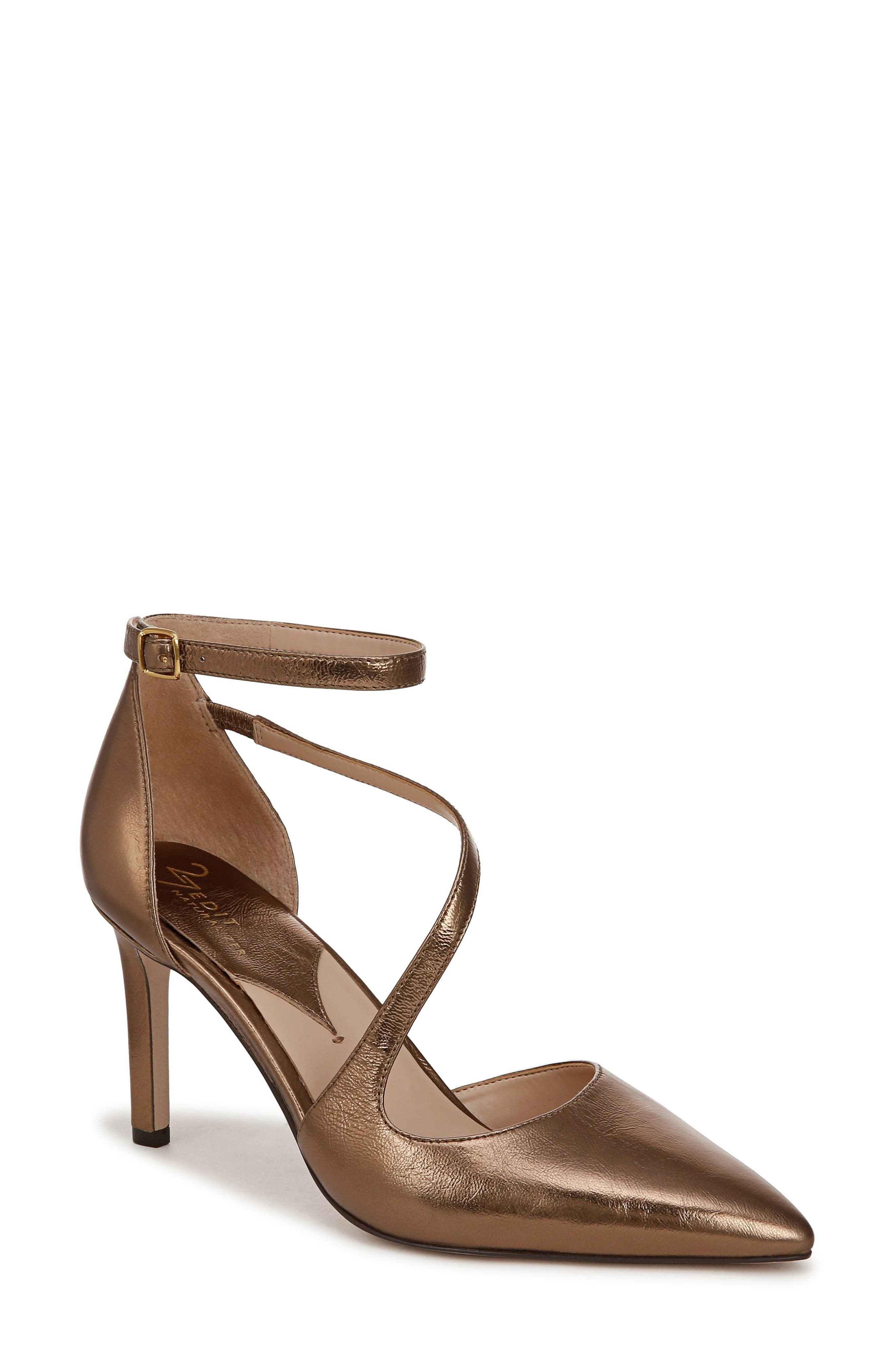 27 EDIT Naturalizer Abilyn Pointed Toe Pump in Old Gold 