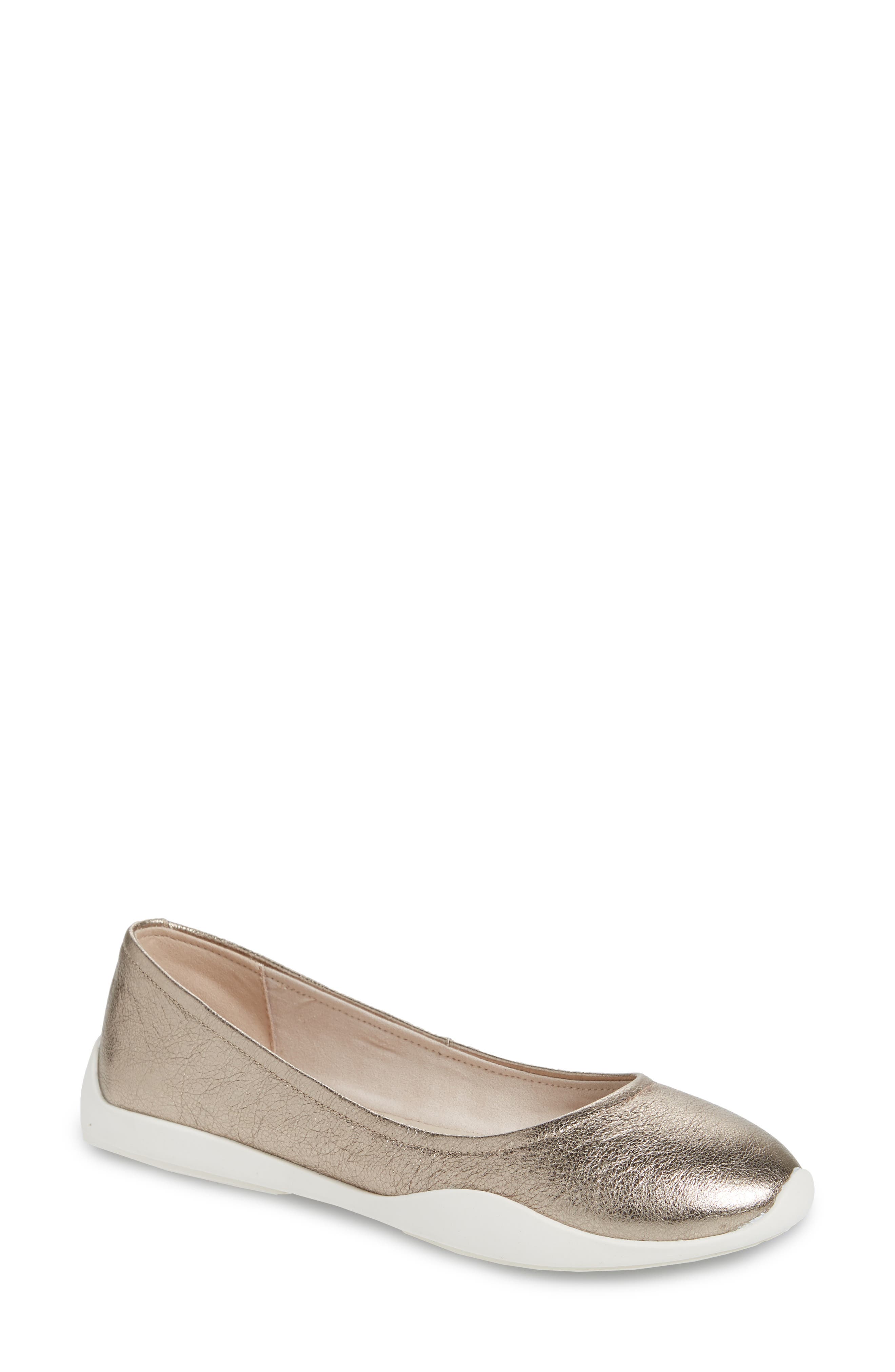 Kenneth Cole New York Vida Flat- Beige