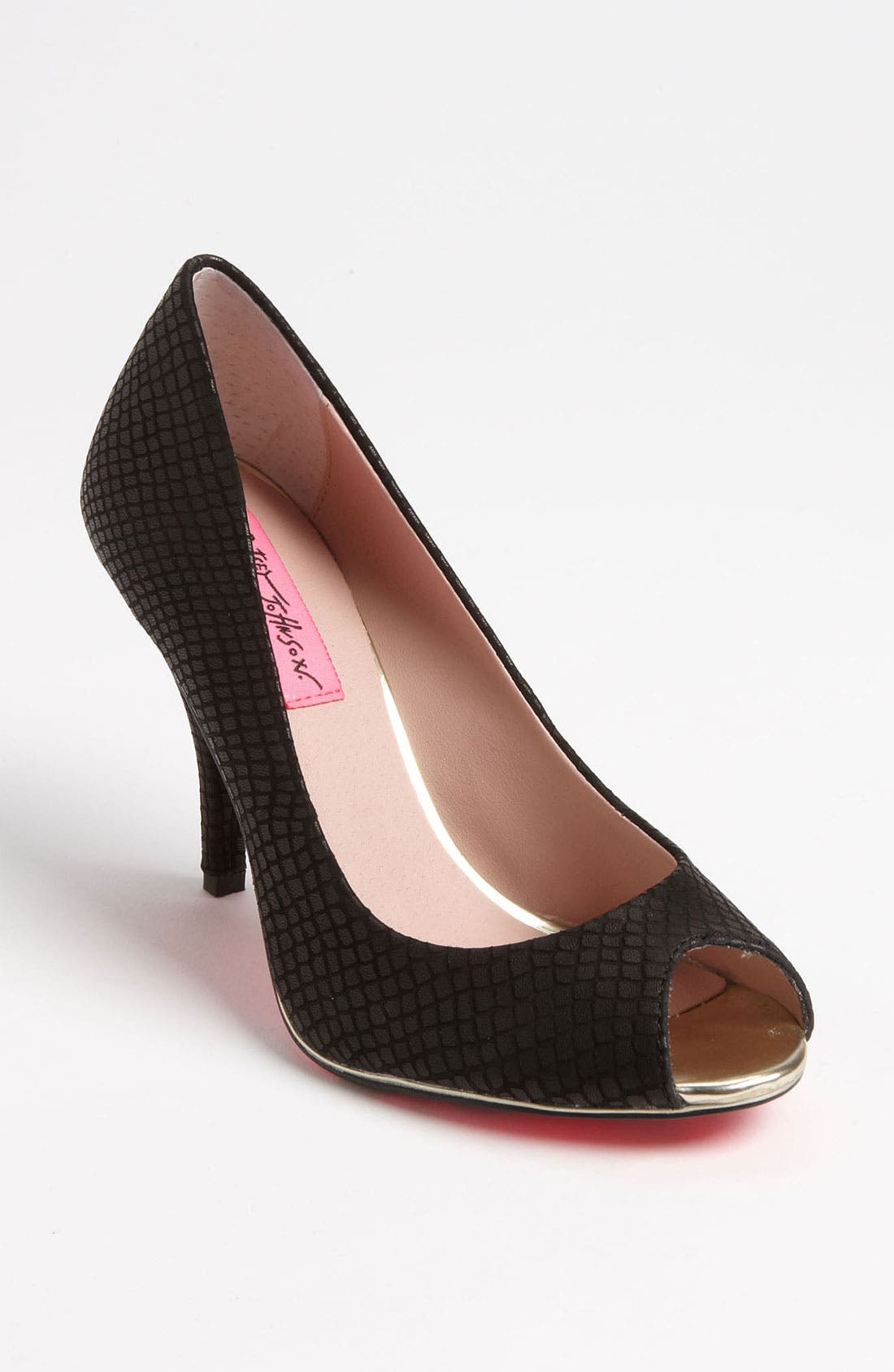 betsey johnson wall pump