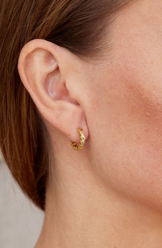 Shop Savvy Cie Jewels Wavy Huggie Hoop Earrings In Gold