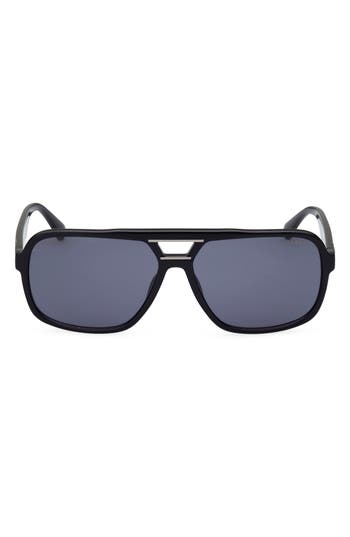 Guess 61mm Pilot Sunglasses In Shiny Black/smoke