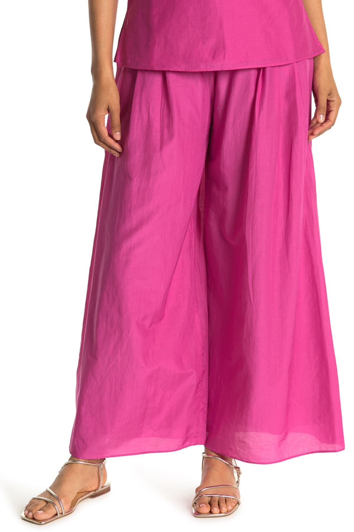 wide leg pants with pleats