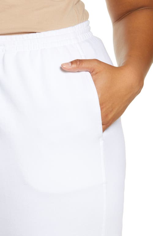 Shop Vince Essential Joggers In Optic White