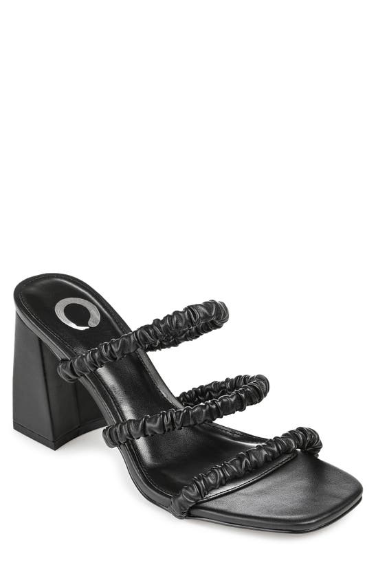 Journee Collection Reagaan Pump In Black