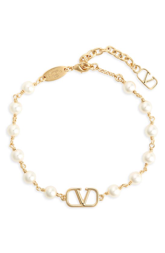Shop Valentino Vlogo Signature Imitation Pearl Bracelet In 23r Oro 18/ Cream Rose