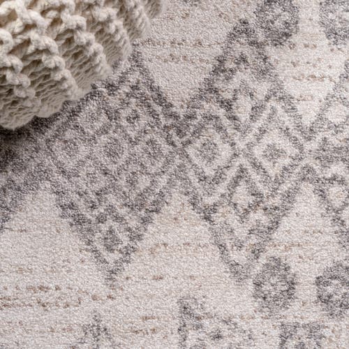 Jonathan Y Idris Diamond Geometric Area Rug In Gray/beige