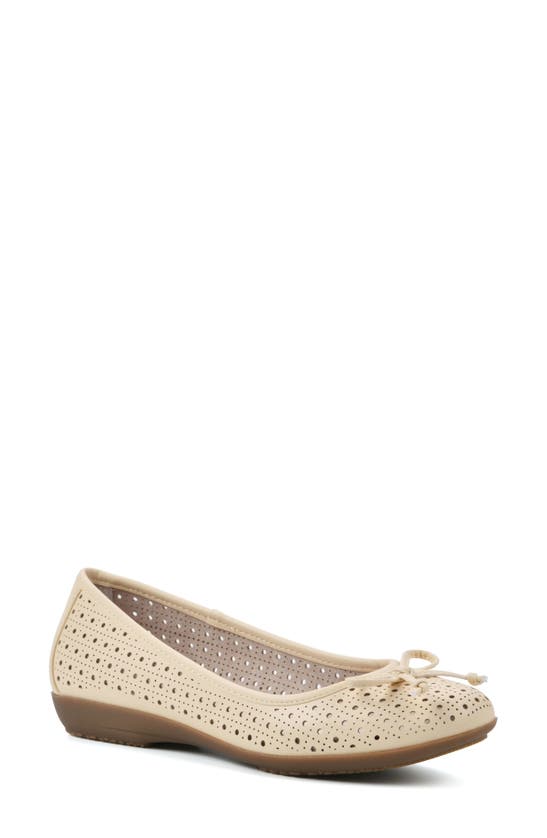 Cliffs By White Mountain Cheryl Ballet Flat In Buttercream Smooth
