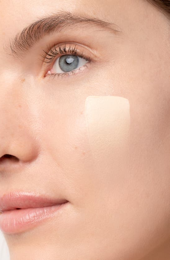 Chantecaille Just Skin Tinted Moisturizer Spf 15 In Alabaster