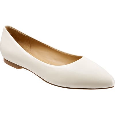 Trotters Estee Pointed Toe Flat, Ivory