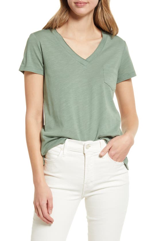 Caslon Short Sleeve V-neck T-shirt In Green Dune