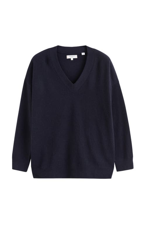 Shop Chinti & Parker Pure Cashmere Relaxed V-neck Sweater In Navy