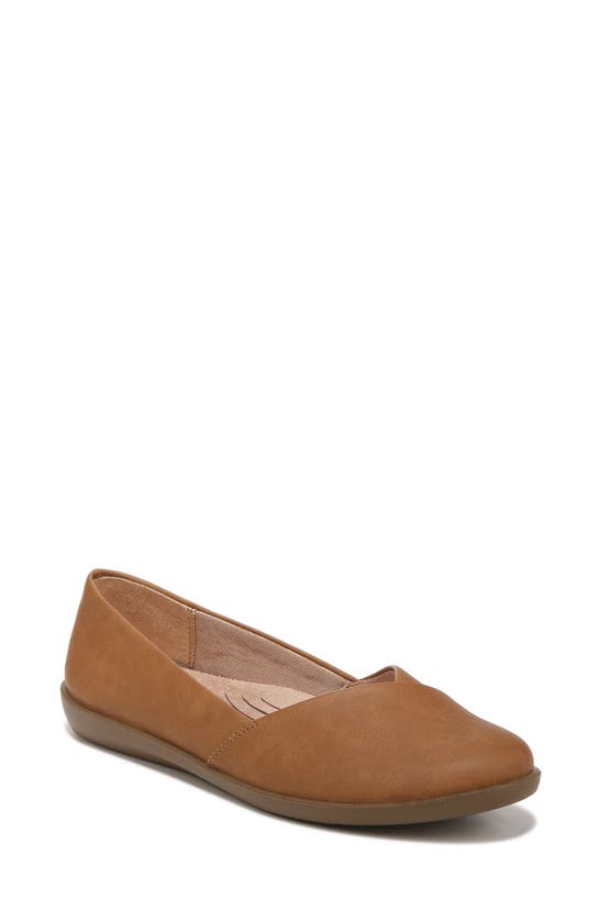 Lifestride Notorious Flat In Tan Faux Leather
