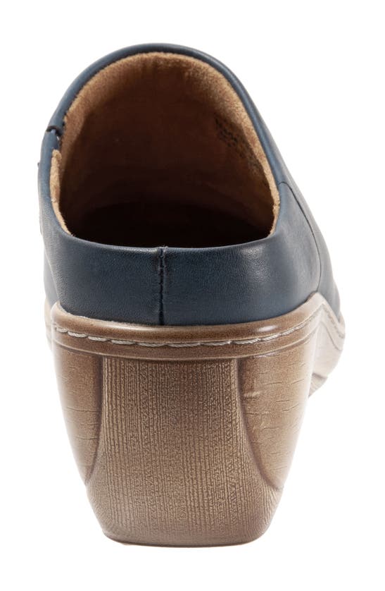 Softwalk Madison Clog In Navy Leather