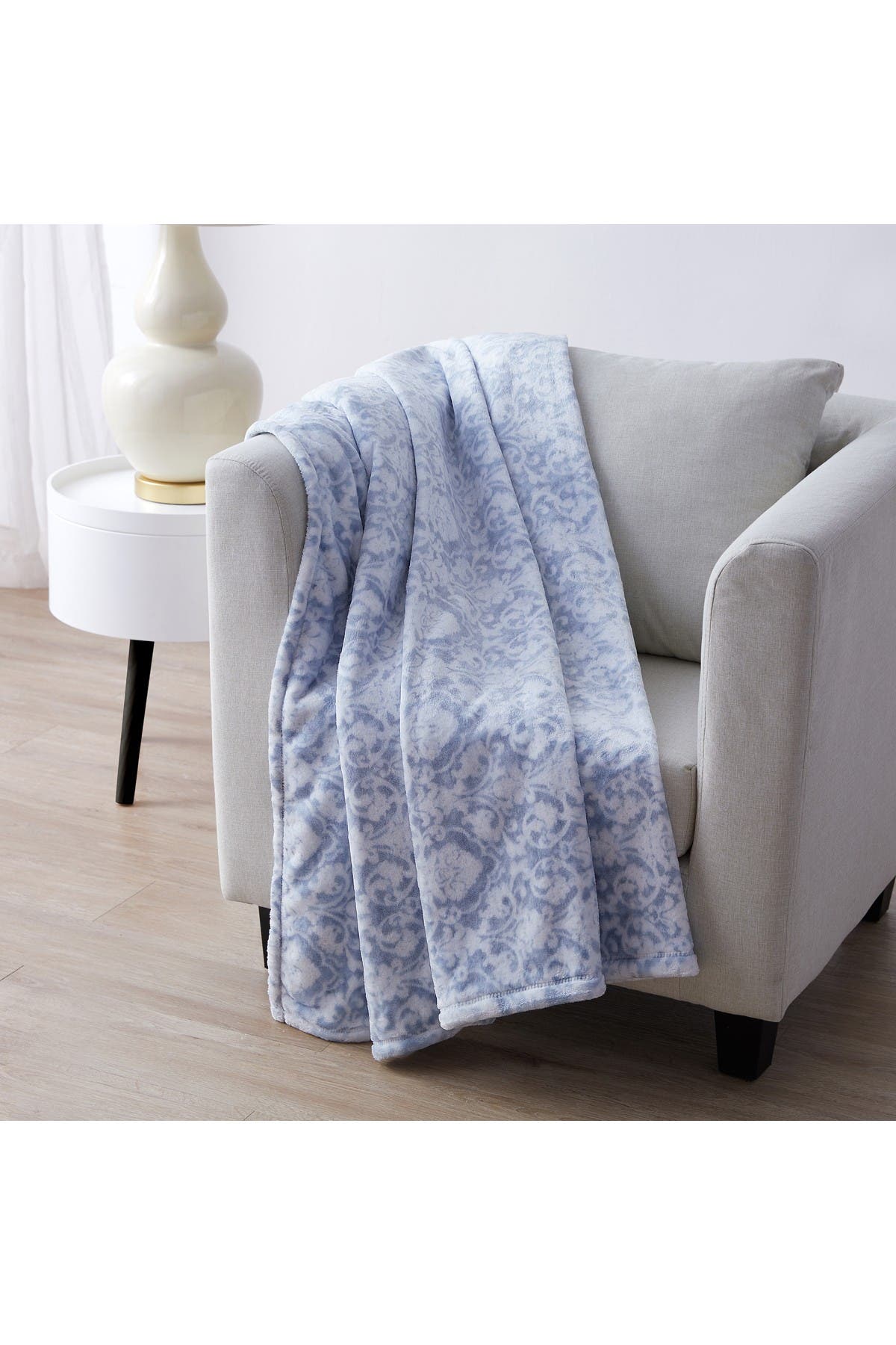 Vcny Home Tahari Reose 50" X 70" Printed Throw In Blue