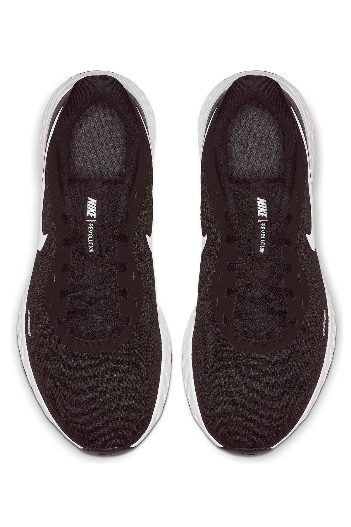 nike revolution 5 4e