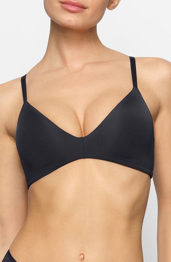 Shop Skims Wireless Form T-shirt Bra In Onyx