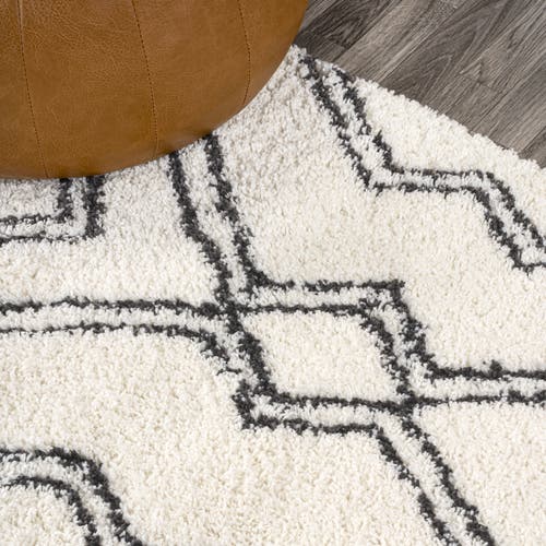 Jonathan Y Deia Moroccan Style Diamond Shag Area Rug In White/gray