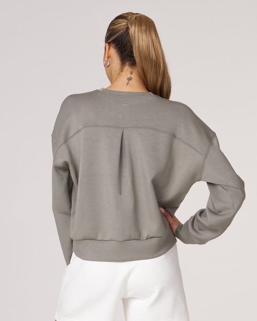 REBODY ACTIVE REBODY ACTIVE ESSENTIAL SCUBA KNIT CREWNECK SWEATSHIRT 