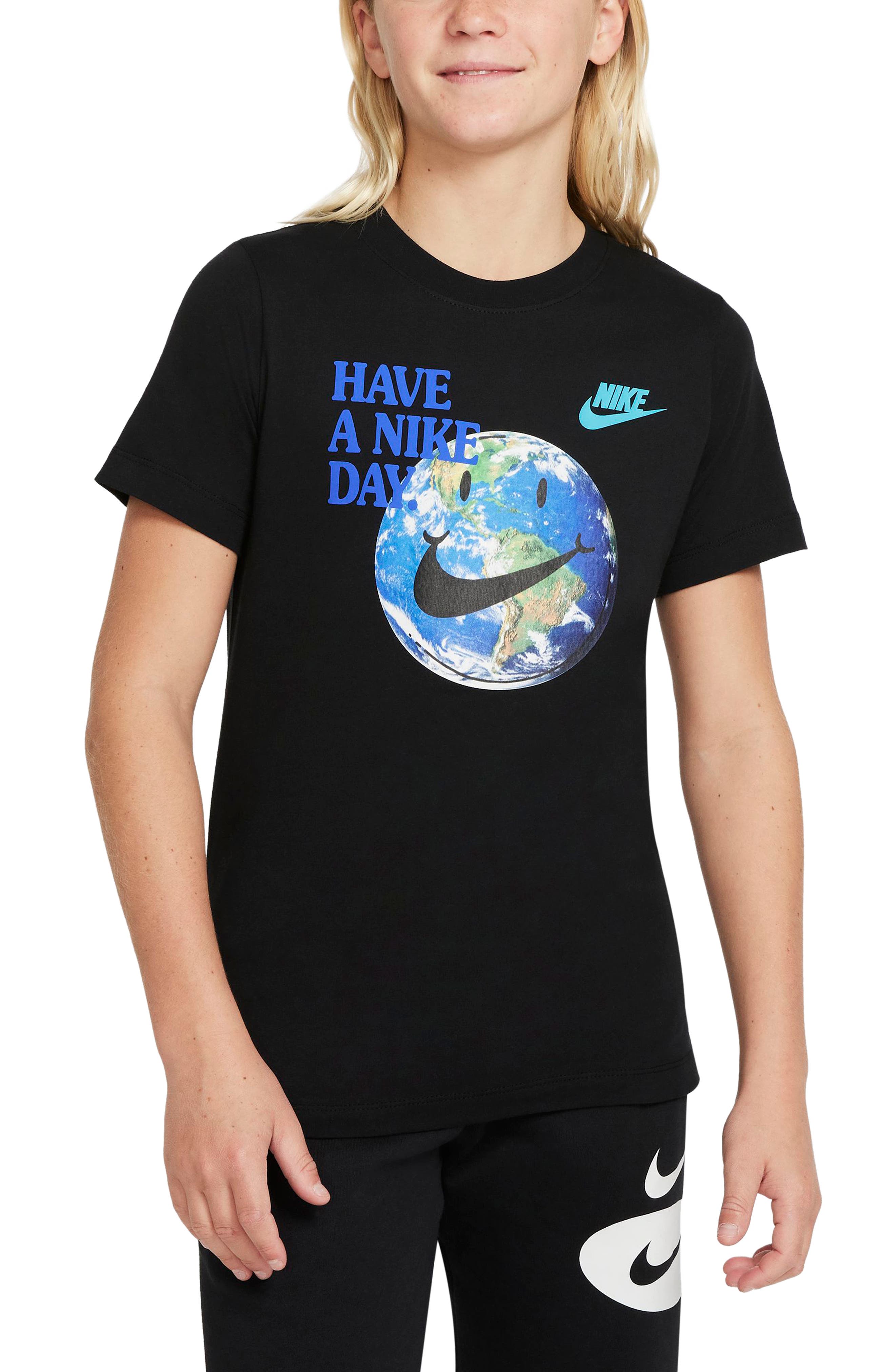 nike graphic tees canada