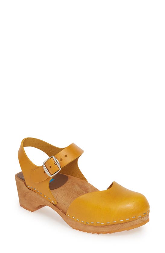 Mia Sofia Clog Sandal In Mustard Leather