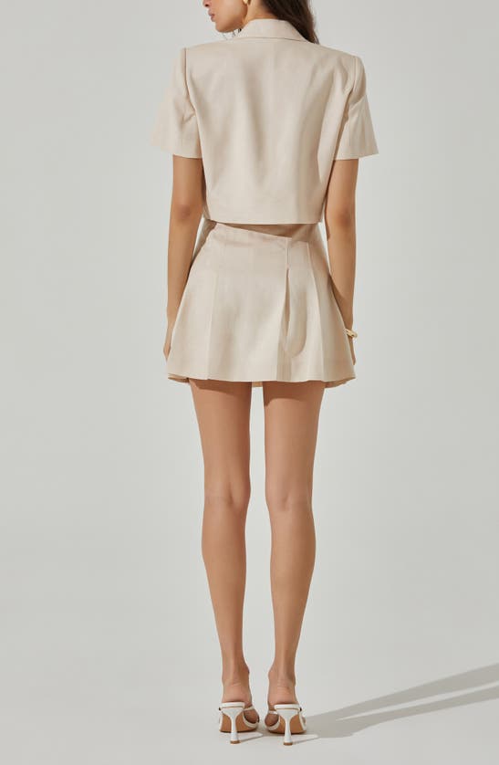 Shop Astr The Label Pleated Miniskort In Ecru