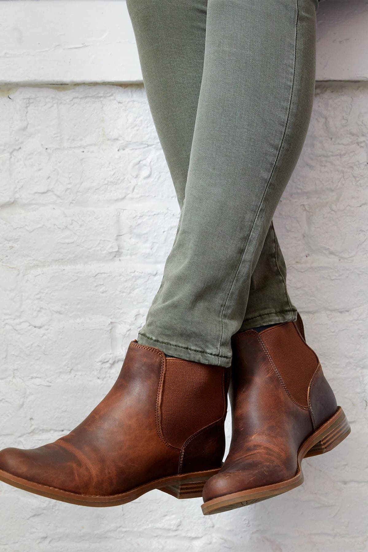 magby chelsea boots