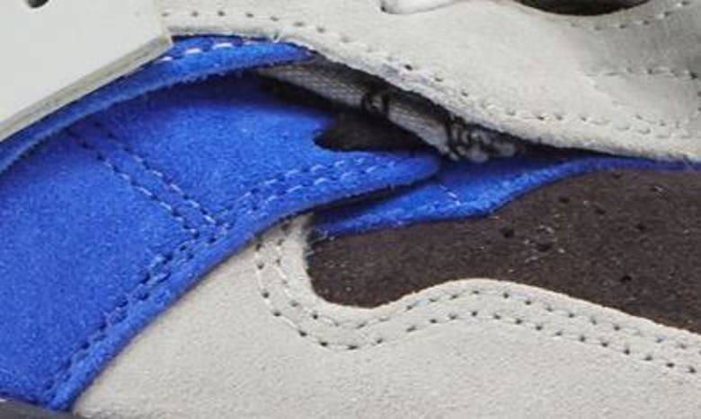 Shop Off-white Floating Arrow Sneaker In Grey Blue