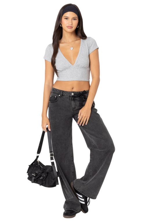 EDIKTED EDIKTED DEEP V CROP T-SHIRT 