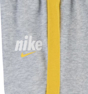 Nike Graphic Fleece Hoodie & Joggers Set