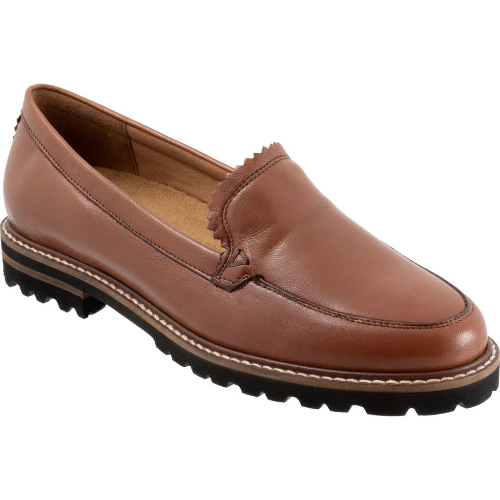 Trotters Fayth Loafer In Cognac/lug