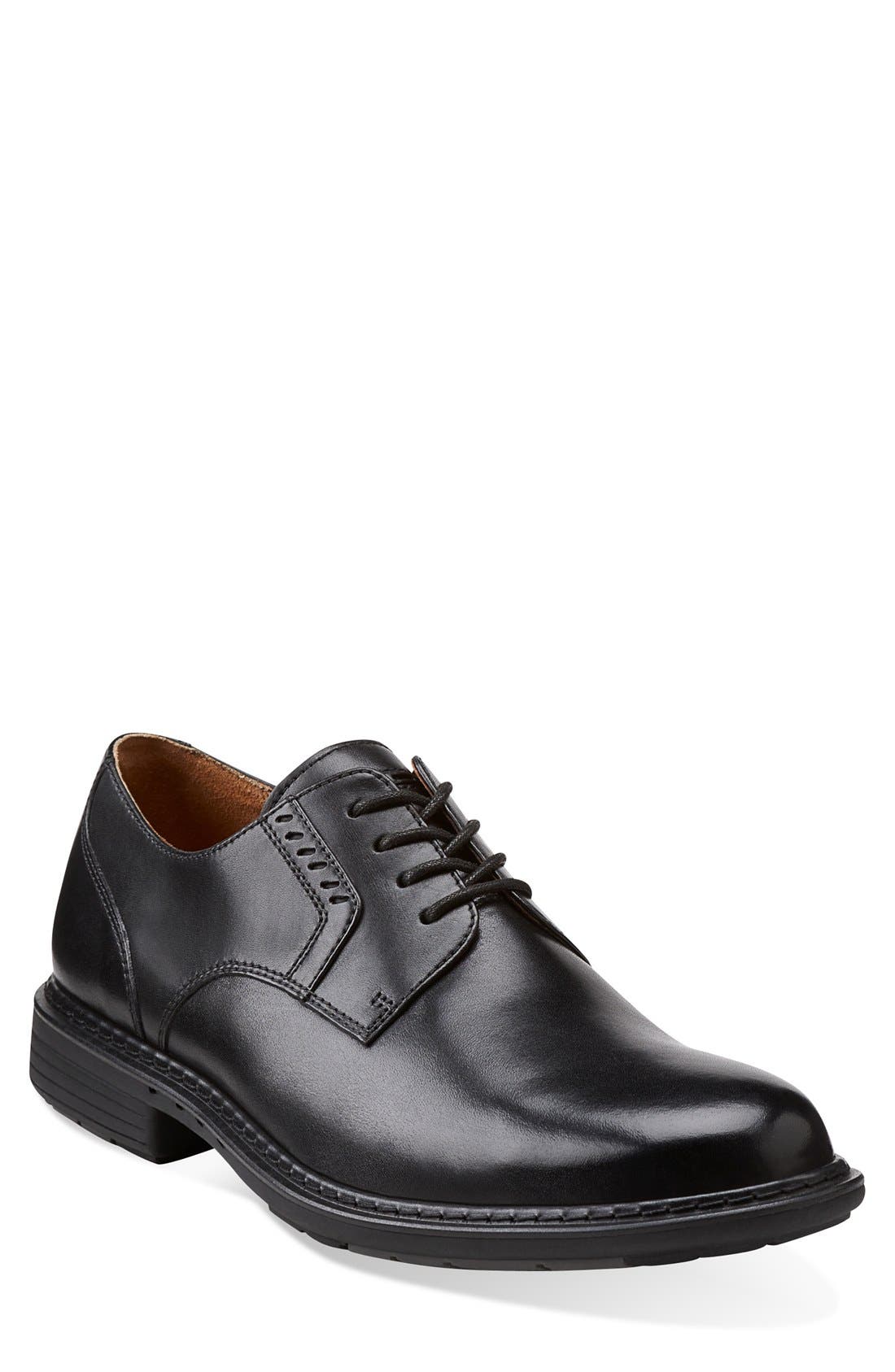 clarks un walk shoes