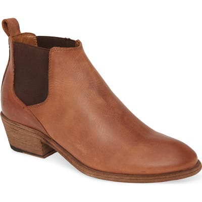 Frye Carson Chelsea Boot- Brown