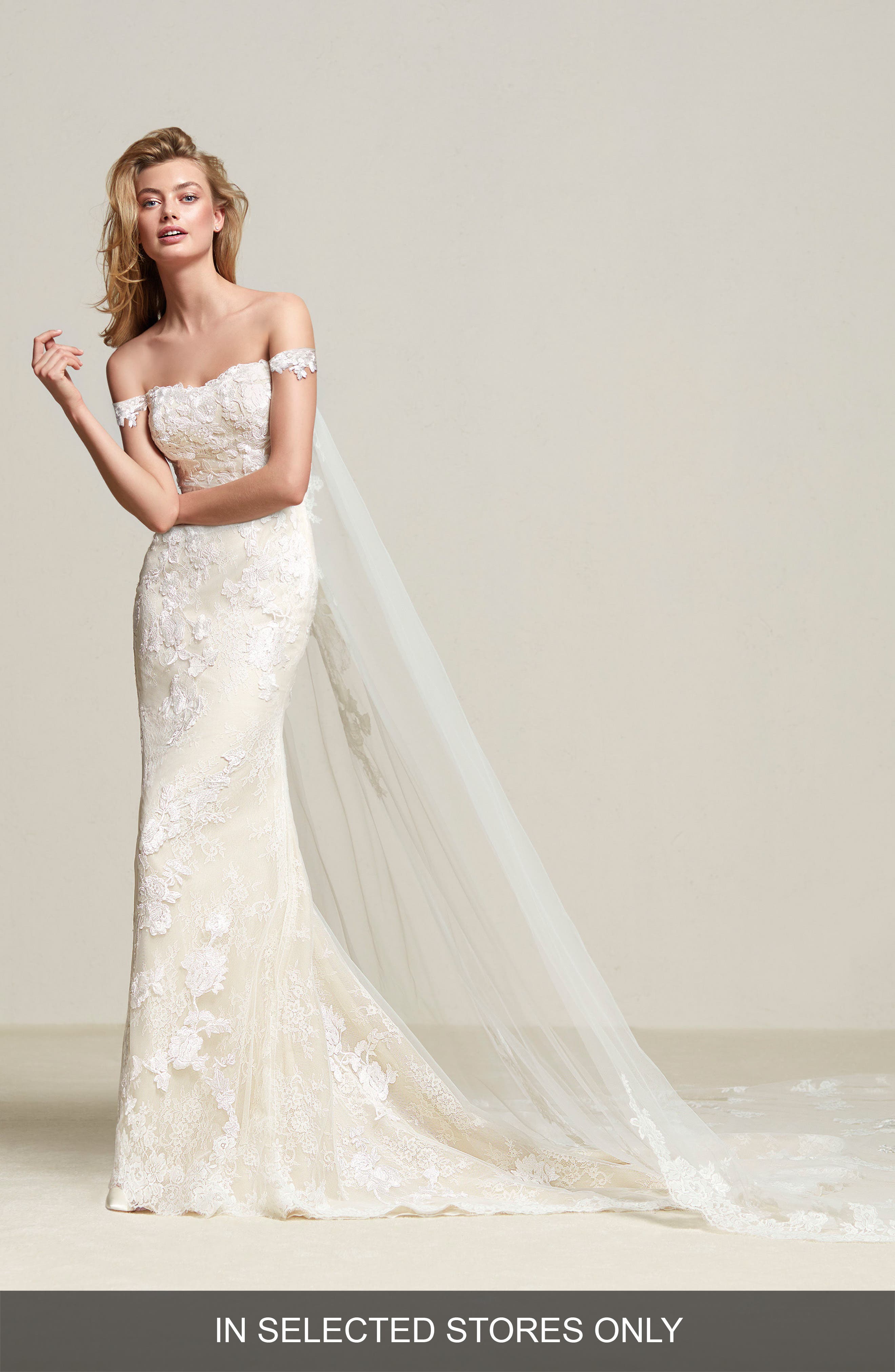 pronovias detachable train