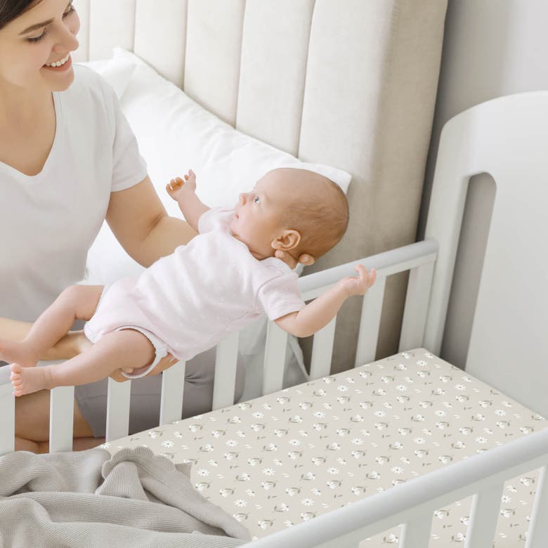 Keababies Soothe Fitted Mini Crib Sheet In Daisies