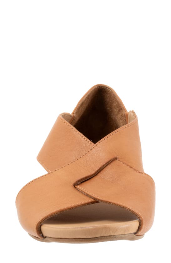 Shop Bueno Kori Sandal In Tan