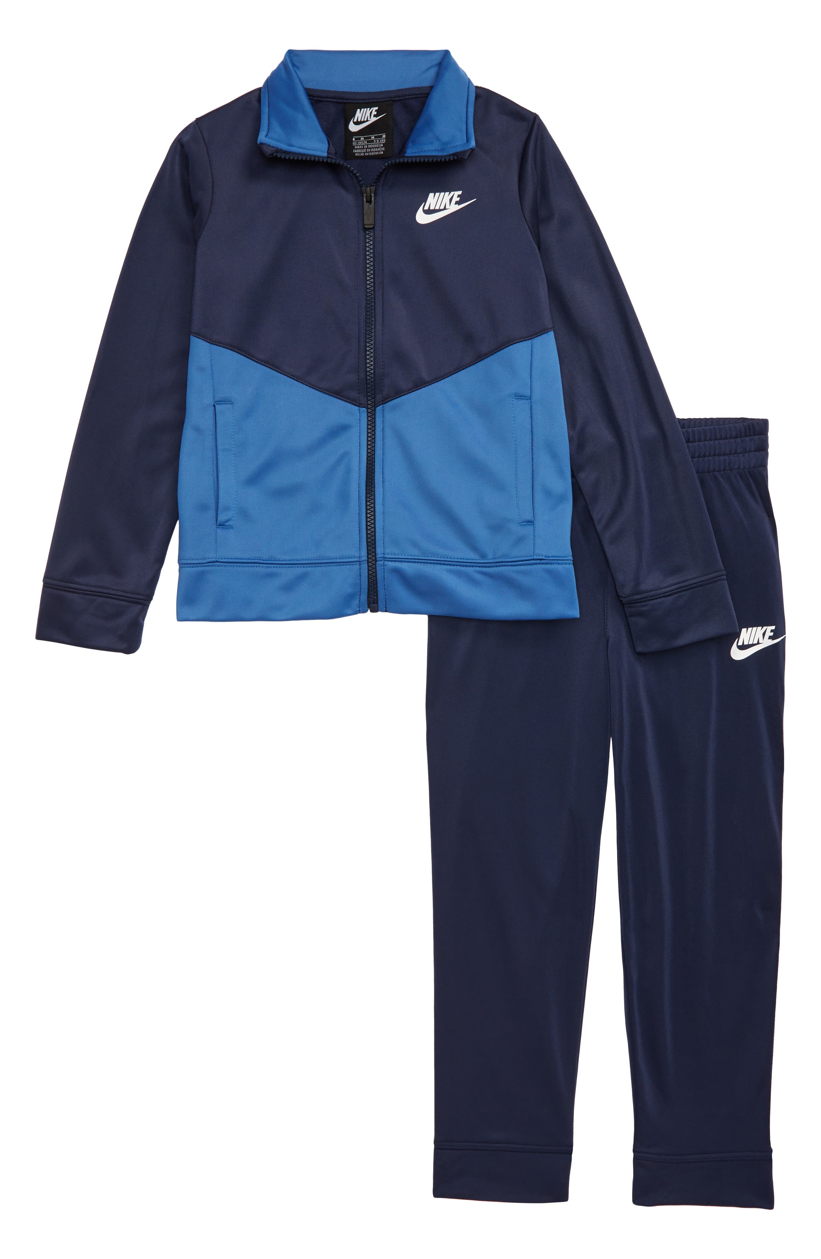 nike sweatpants and jacket