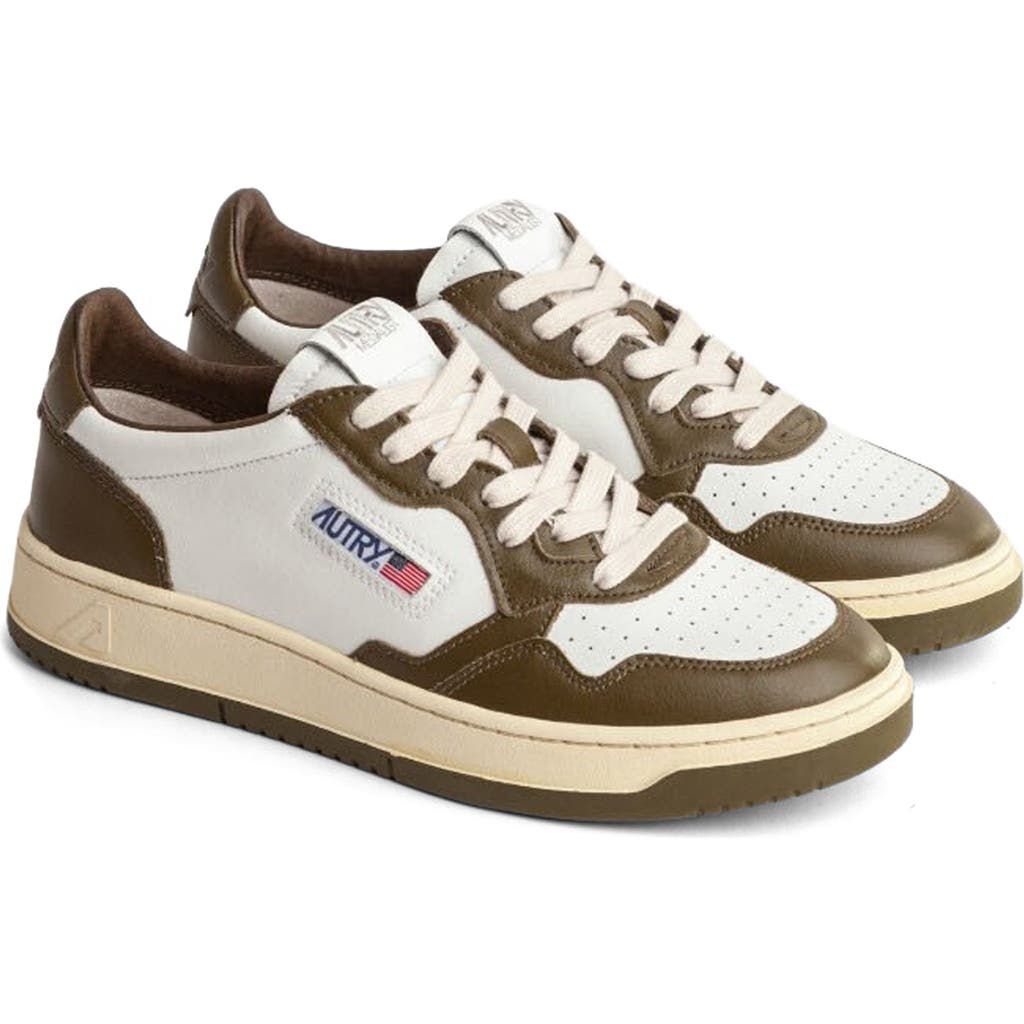 Autry Medalist Low Sneaker In White/olive