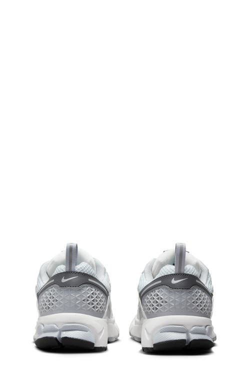 Nike Zoom Vomero 5 Sneaker In Platinum/metallic Silver