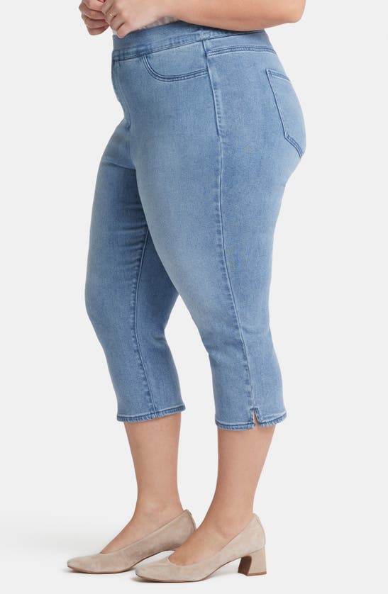 Nydj Dakota Side Slit Pull-on Capri Jeans In Corfu