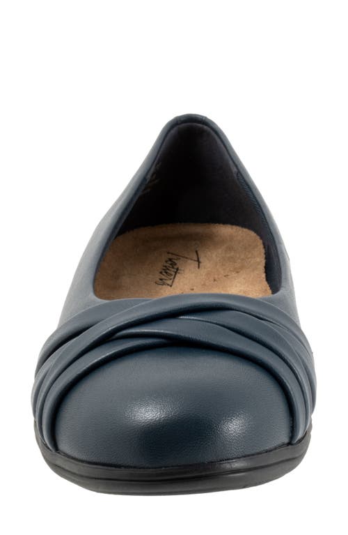 Trotters Daphne Flat In Navy