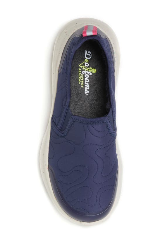 Dearfoams Women's Crimson Regrind Lightweight Slip-on With Energy Return Technology In Peacoat