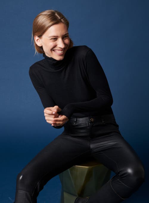Majestic Filatures Soft Touch Long Sleeve Turtleneck In Noir
