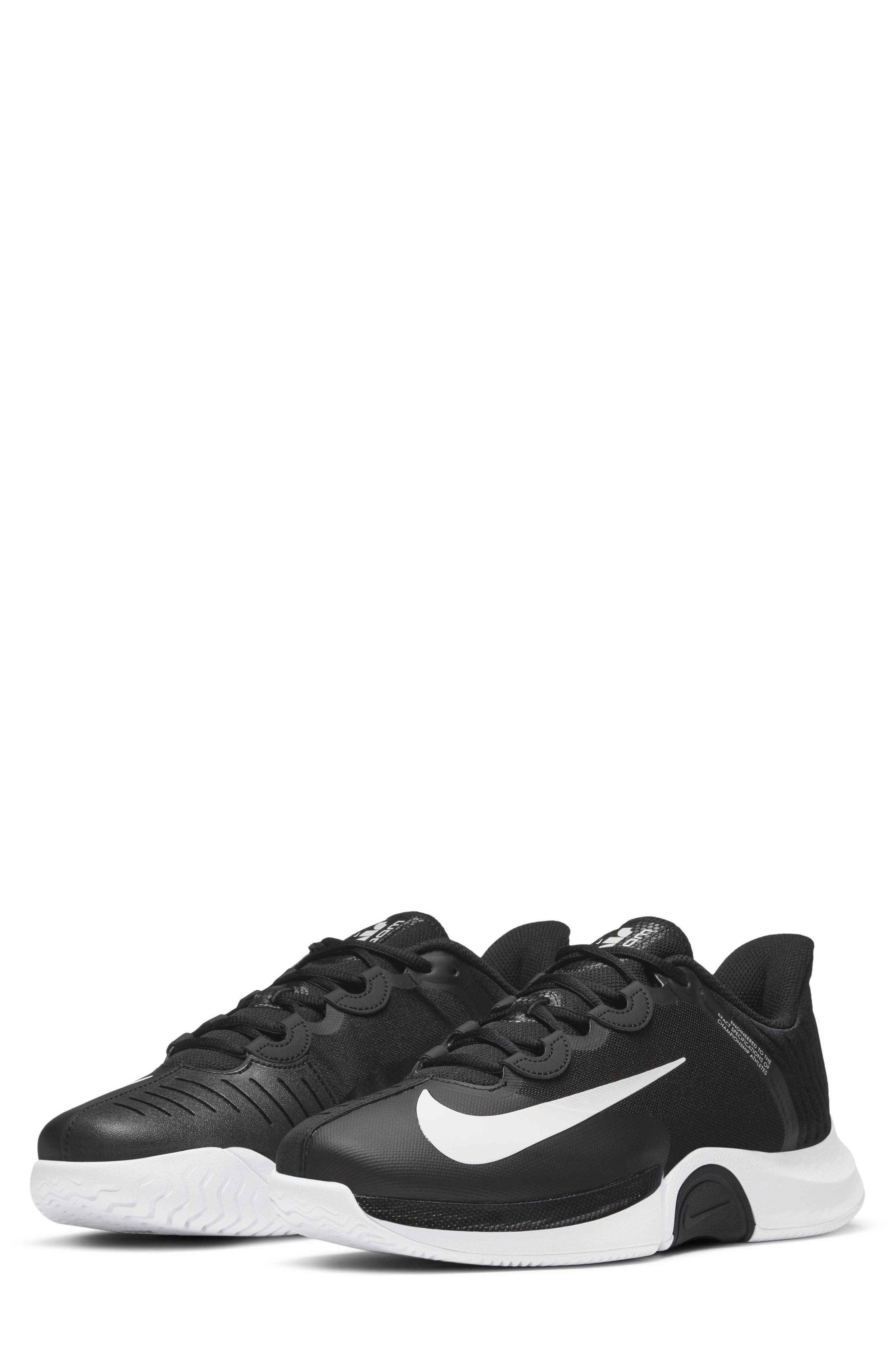 black nike tennis shoes