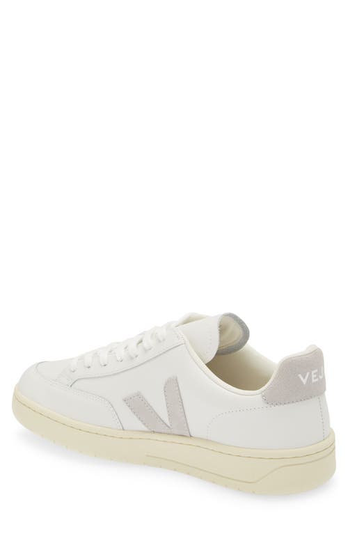 Veja V90 Sneakers In White/light Grey