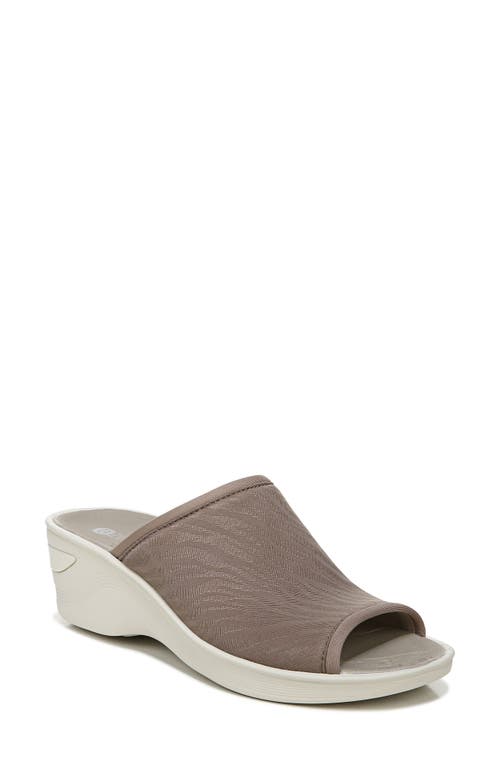 BZees Deluxe Sandal in Taupe