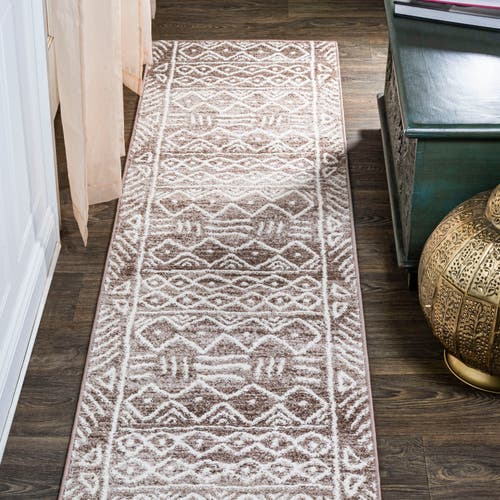 Jonathan Y Amanar Geometric Area Rug In Brown/ivory